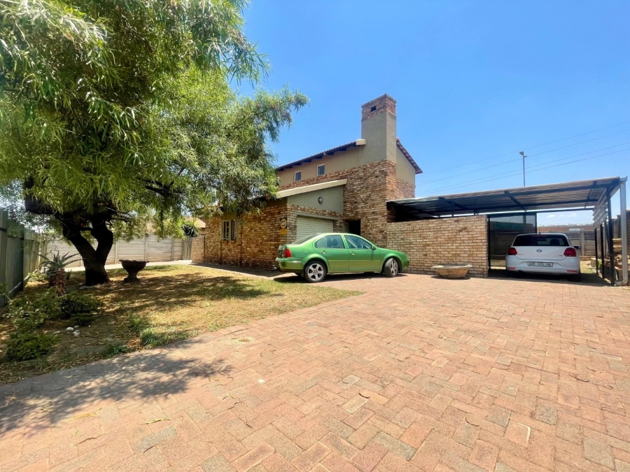 3 Bedroom Property for Sale in Waterval East North West